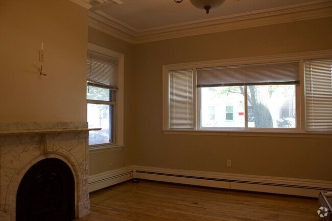 Building Photo - 114 Thorndike St Rental