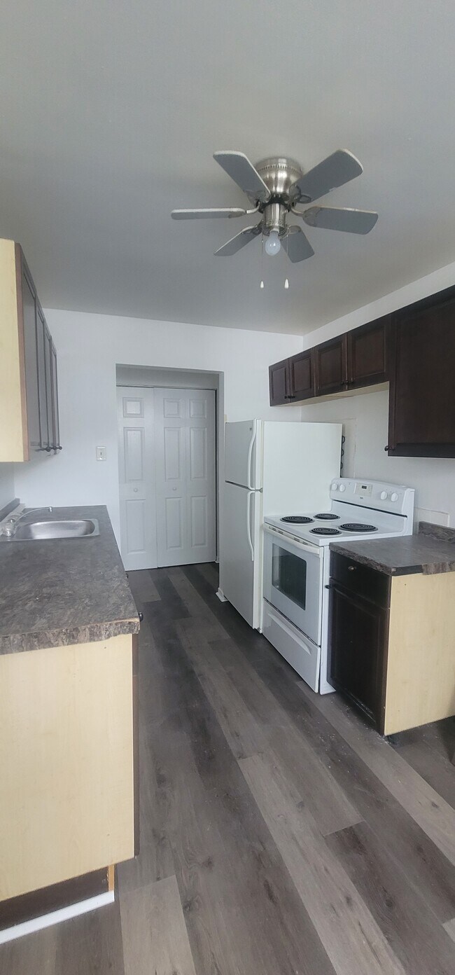 Photo - 148 Roxborough Ave Unit 2