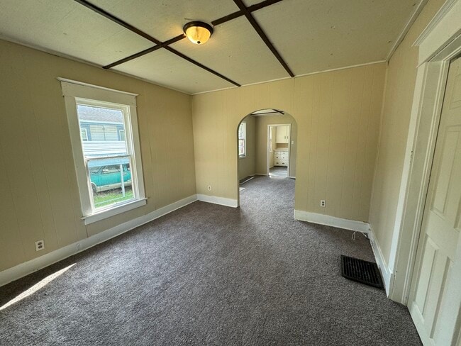 Photo - 124 N Beard St