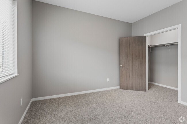 1BR, 1BA - 689SF - Bedroom