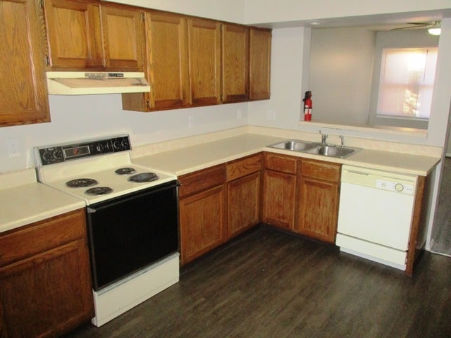 Photo - 704 Golfcrest Rd N
