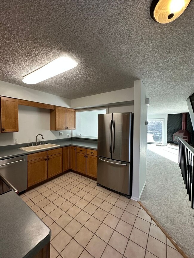 Photo - 2 Bedroom, 2 1/2 Bathroom Townhome located near hospitals and colleges!