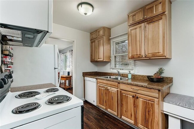 Photo - 1204 Lynn Ave