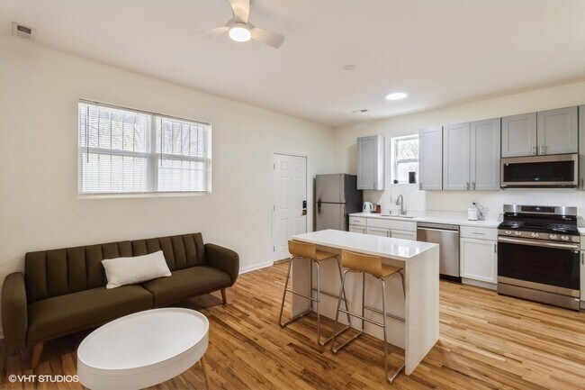 Photo - 1440 N Washtenaw Ave Unidad 1