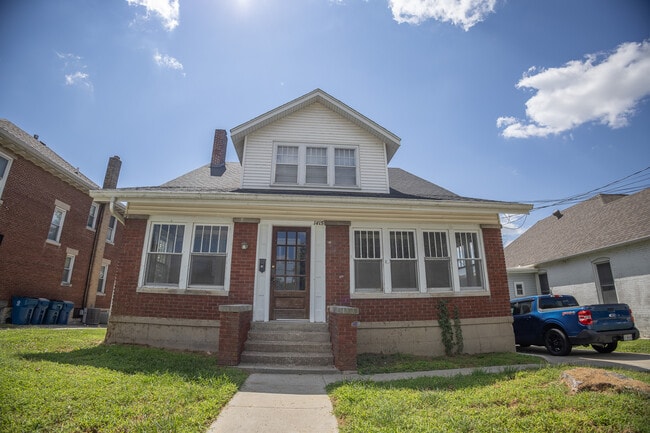 Building Photo - 1415 W Main St Unit A