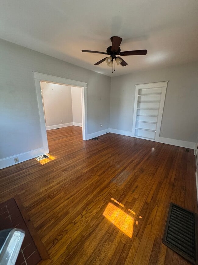 Photo - Adorable Cottage in the heart of Gainesville!