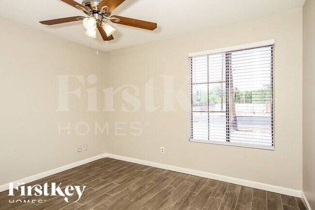 Photo - 4237 W Grovers Ave