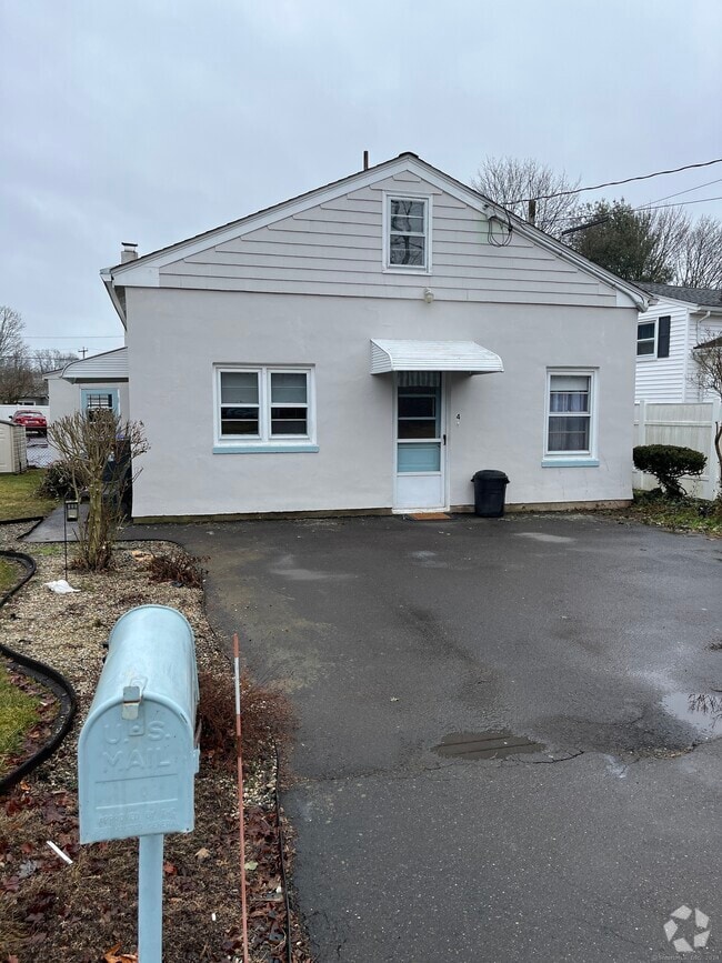 Building Photo - 4 Fairlawn Ave Rental