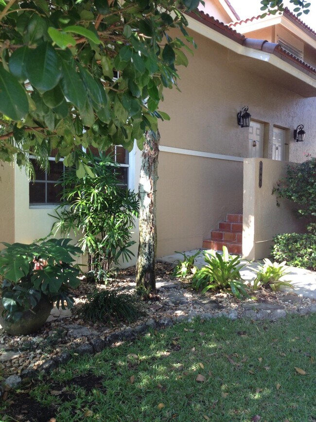Building Photo - 6601 Via Regina Rental