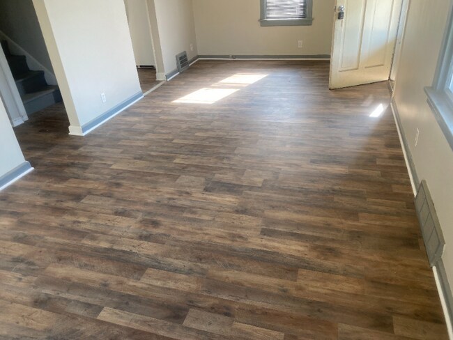 Photo - 6104 Northcliff Ave