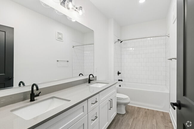 View 2BR, 2BA - 1,140SF - Bathroom