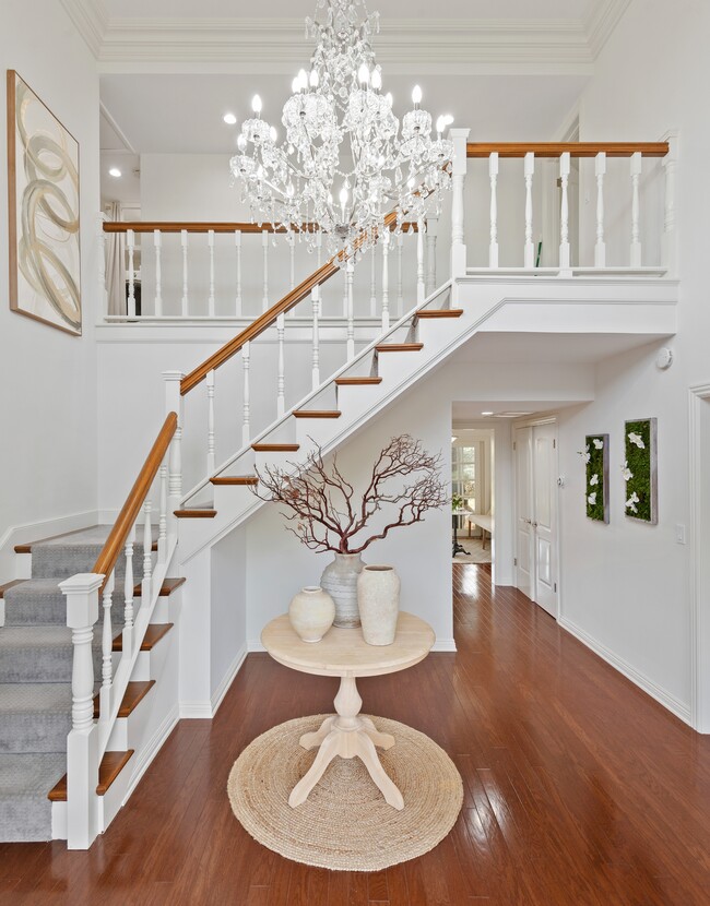 1476 Crestline Dr