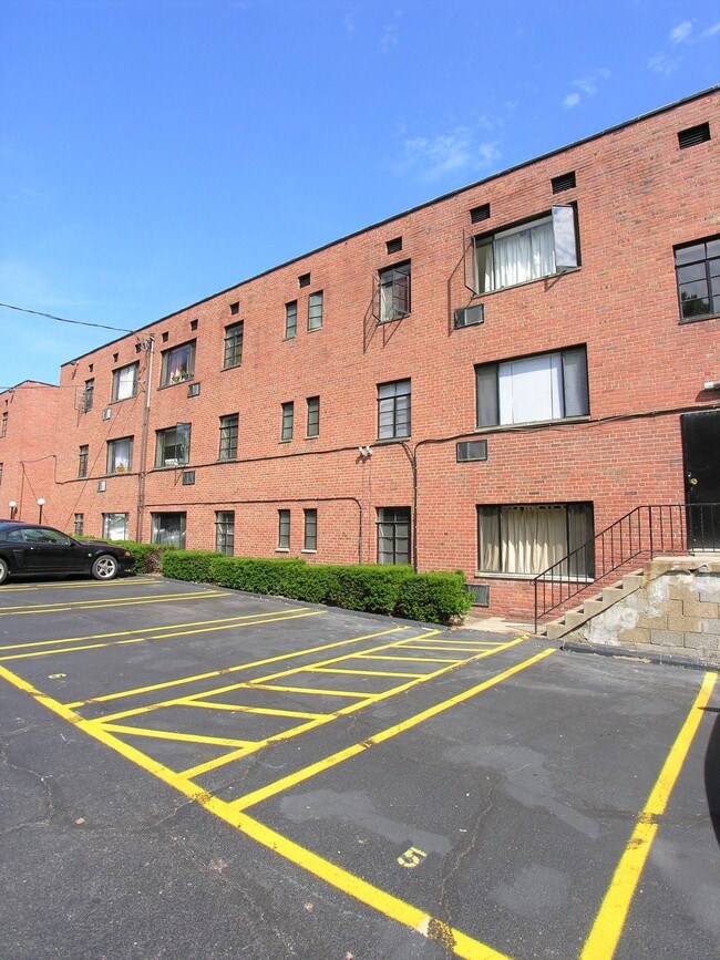 Parking Lot - Highmont