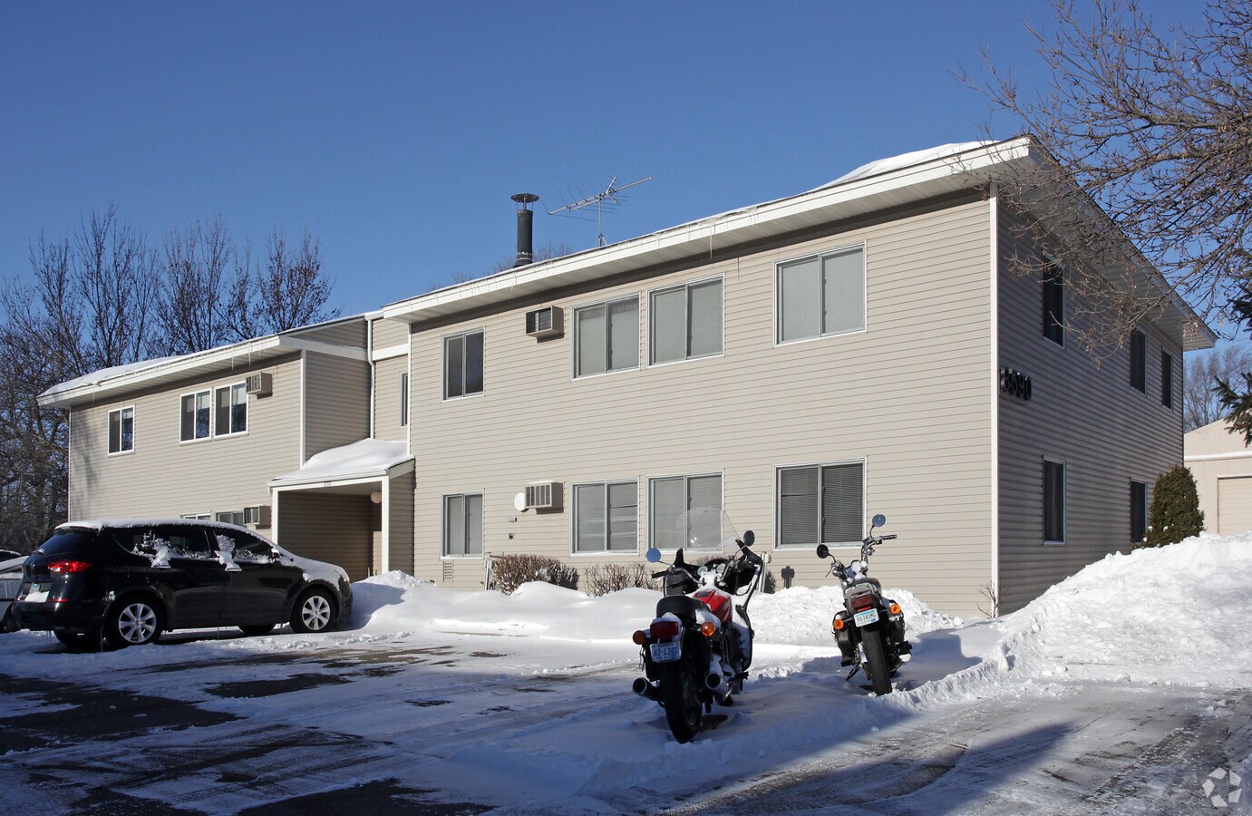 Evergreen Apartments - Evergreen Apartments