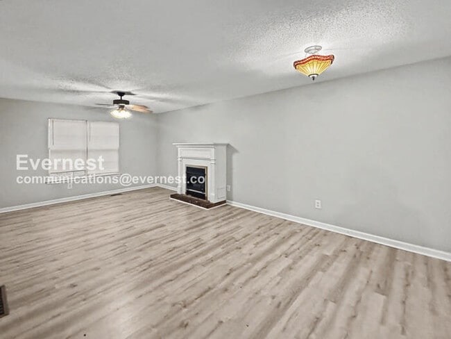 Photo - 1104 Oak Creek Trail