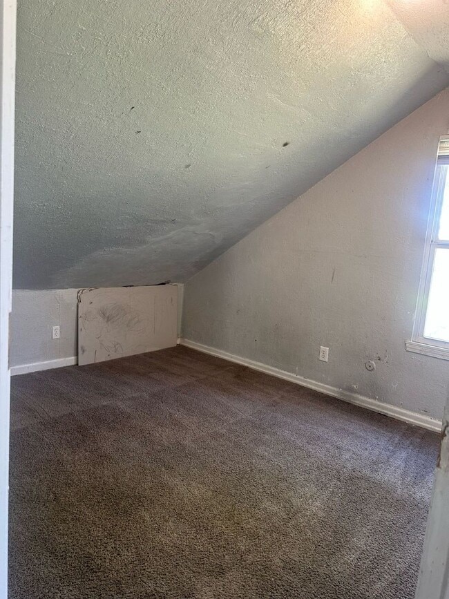 Building Photo - 1522-1522 E 50th St Unit 1522 E 50th St