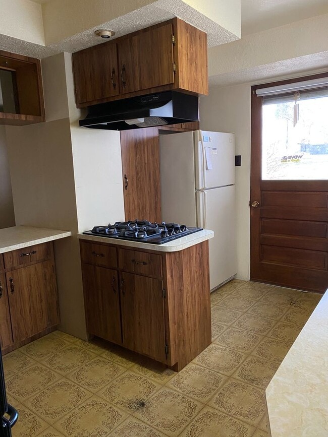 Photo - AVAILABLE November - Spacious 2+ Bedroom H...