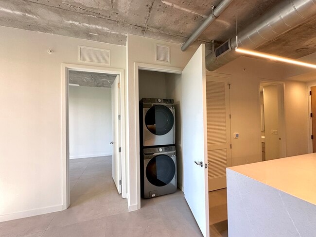 Photo - 108 NW 27th St Unit A2