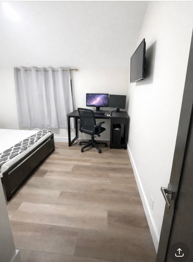 Photo - 801 E Knollwood St