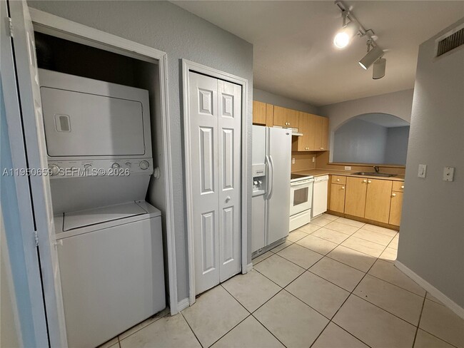 Photo - 2901 SE 13th Rd Unit 105-41