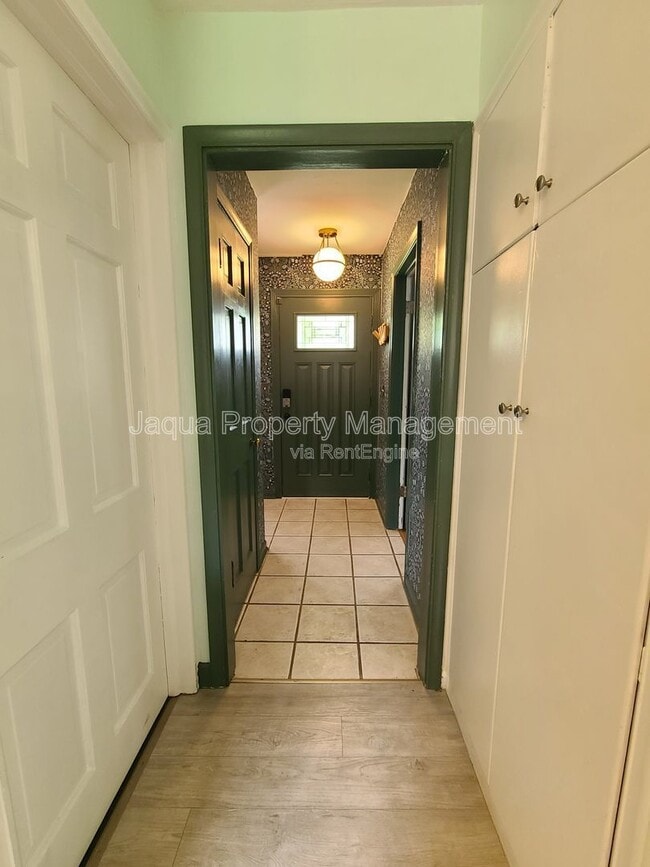 Photo - 652 Chippewa Rd