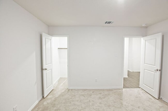 Photo - 1111 Emerald Gate Dr