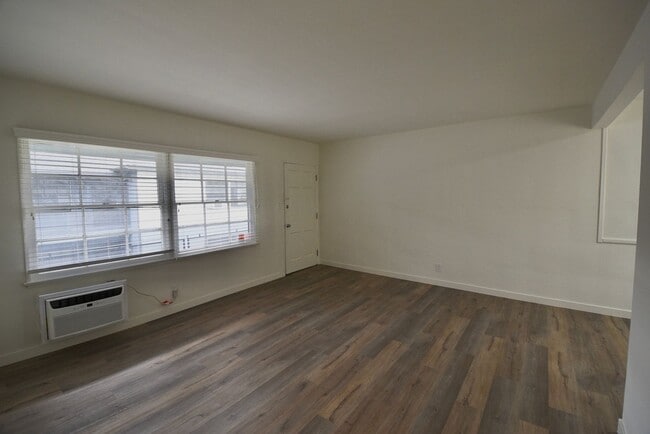 Photo - 12807-13 Burbank Blvd Unit 12813-5