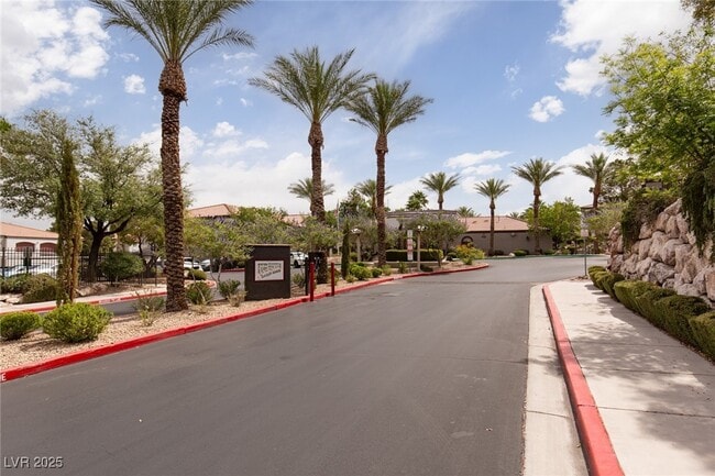 Photo - 950 Seven Hills Dr Unit 123