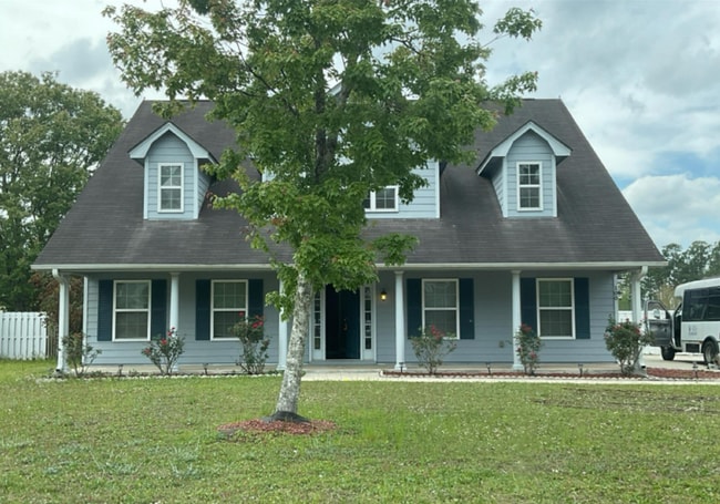 Building Photo - Two Story 4 Bed 3 Bath with Fenced in Yard Rental