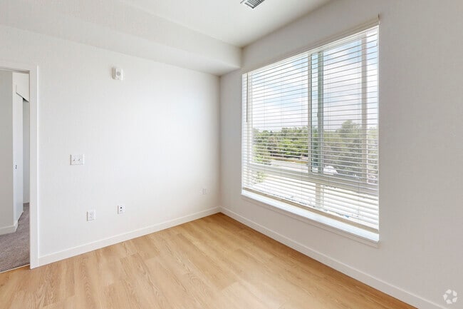 Living Room - 3BR,2BA-1100SF - The Rose on Colfax
