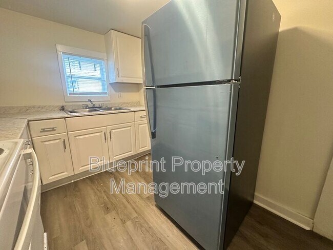 Photo - 3729 Pine Ave SW