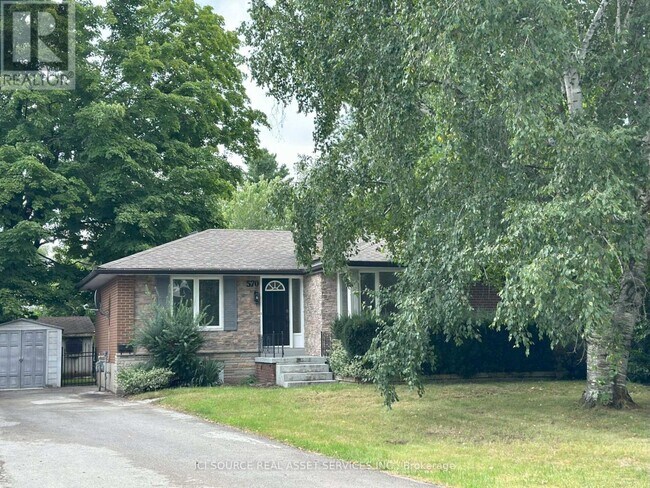 Photo - 570 Wingrove Crescent
