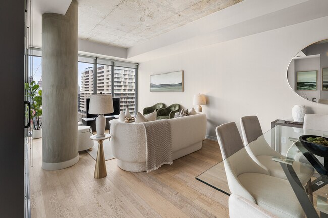 Photo - 95 Bathurst St