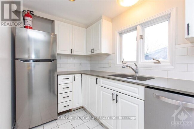 Photo - 450 MacLaren St Unit 10