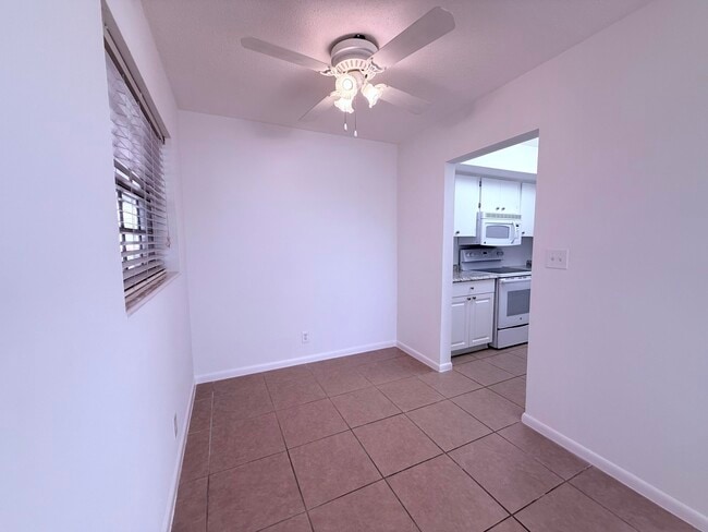 Photo - 402 Lake Shore Dr Unidad 109