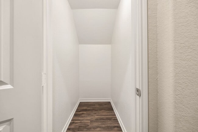 Photo - AUGUST PRE-LEASE!! 4/4.5 in Pershing Pointe!