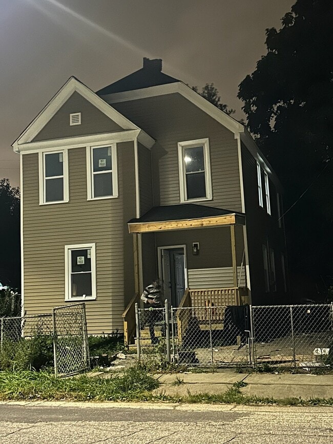 Building Photo - 1002 E 76th St