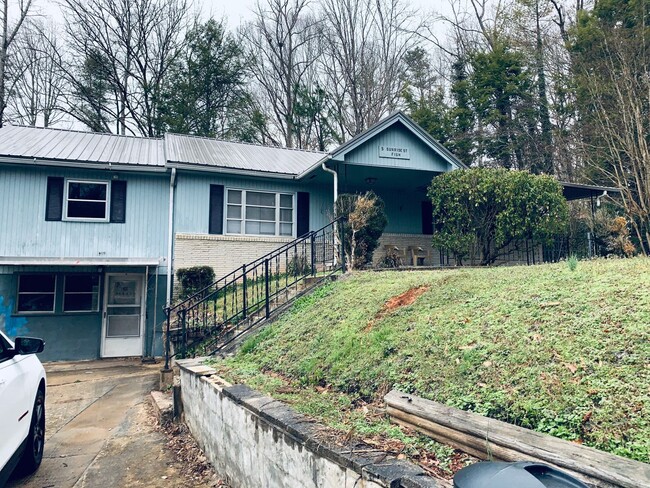 Building Photo - Sunrise Ranch