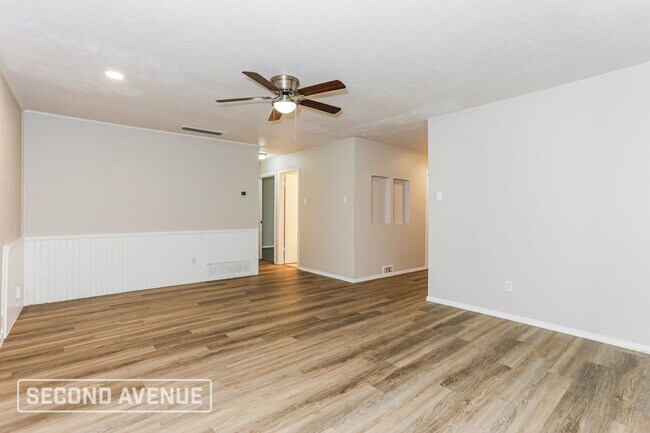 Photo - 422 Southlake Dr