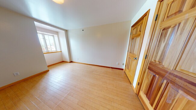 11 E High St