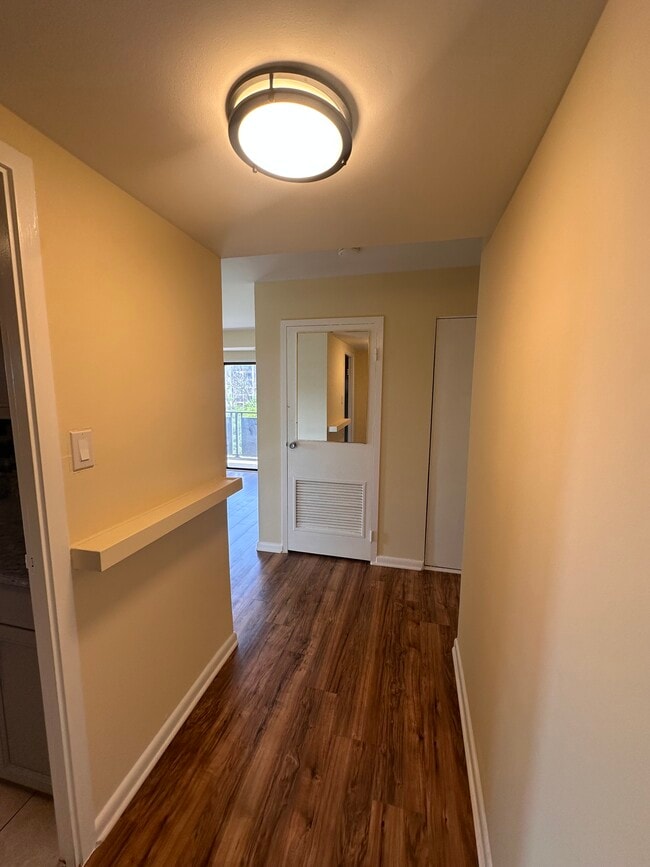 Building Photo - 6001 Arlington Blvd Unit 501