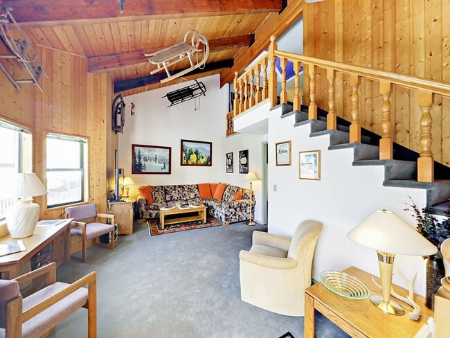 Building Photo - 8014 S Sunnyoak Cir