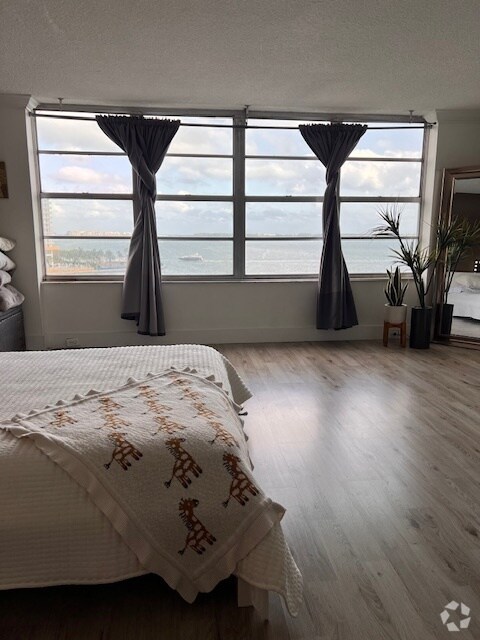 Building Photo - 905 Brickell Bay Dr Unit 9th Floor Rental