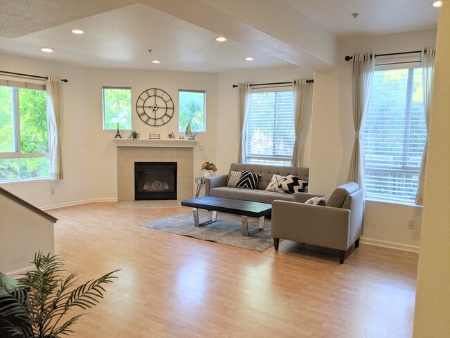 Photo - 464 Tower Hill Ave