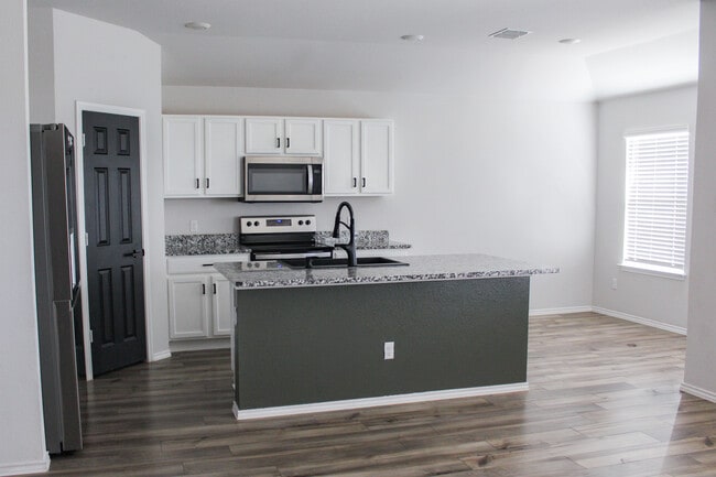 Photo - 1013 Velvet Ct