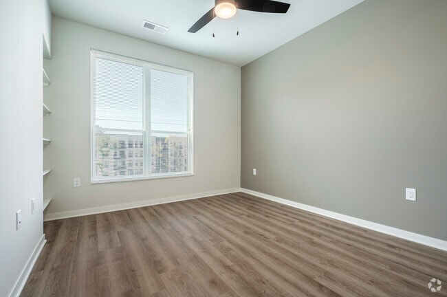 2BR, 2BA - 1072SF - Bedroom