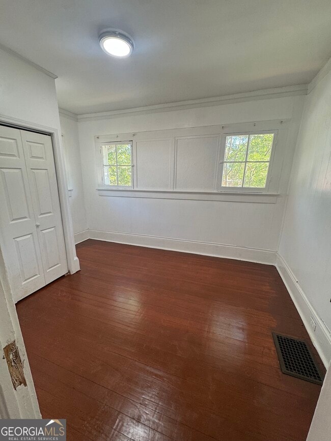 Photo - 415 Hopkins St SW