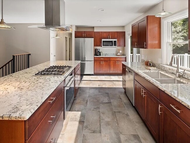 Photo - Modern Comfort on East Terrace — Perfect for Families or Professionals