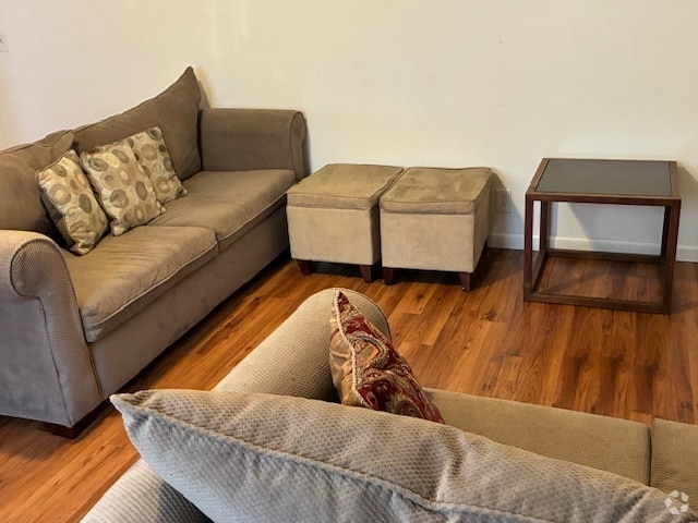 Building Photo - 6225 Cedarwood Ave Unit # B Rental