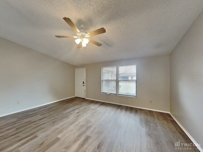 Photo - 7845 Glencoe Dr